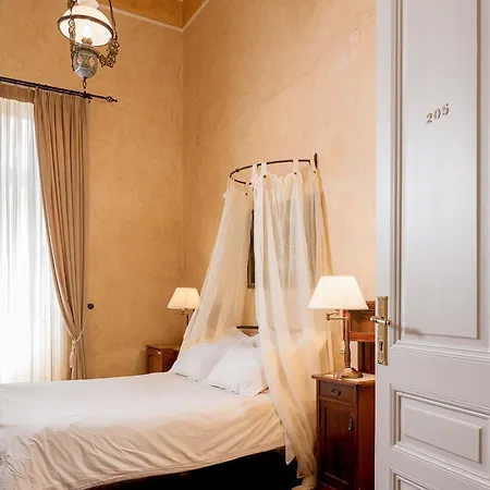 Nafsimedon Hotel 4*